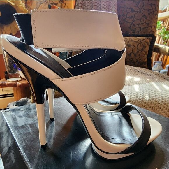 BCBG Greer black & white heels size 7.5 - Picture 7 of 11